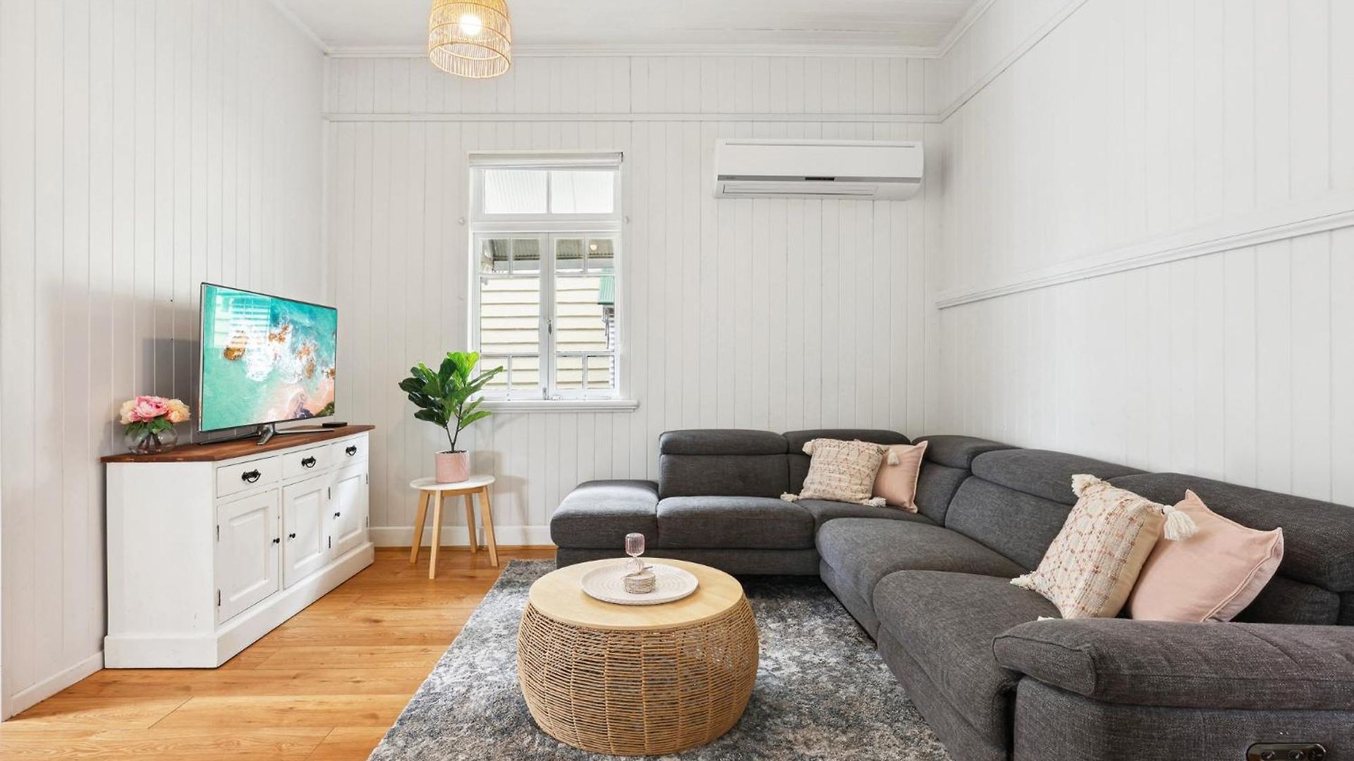 Tranquil 3-bed Family With Spacious Backyard