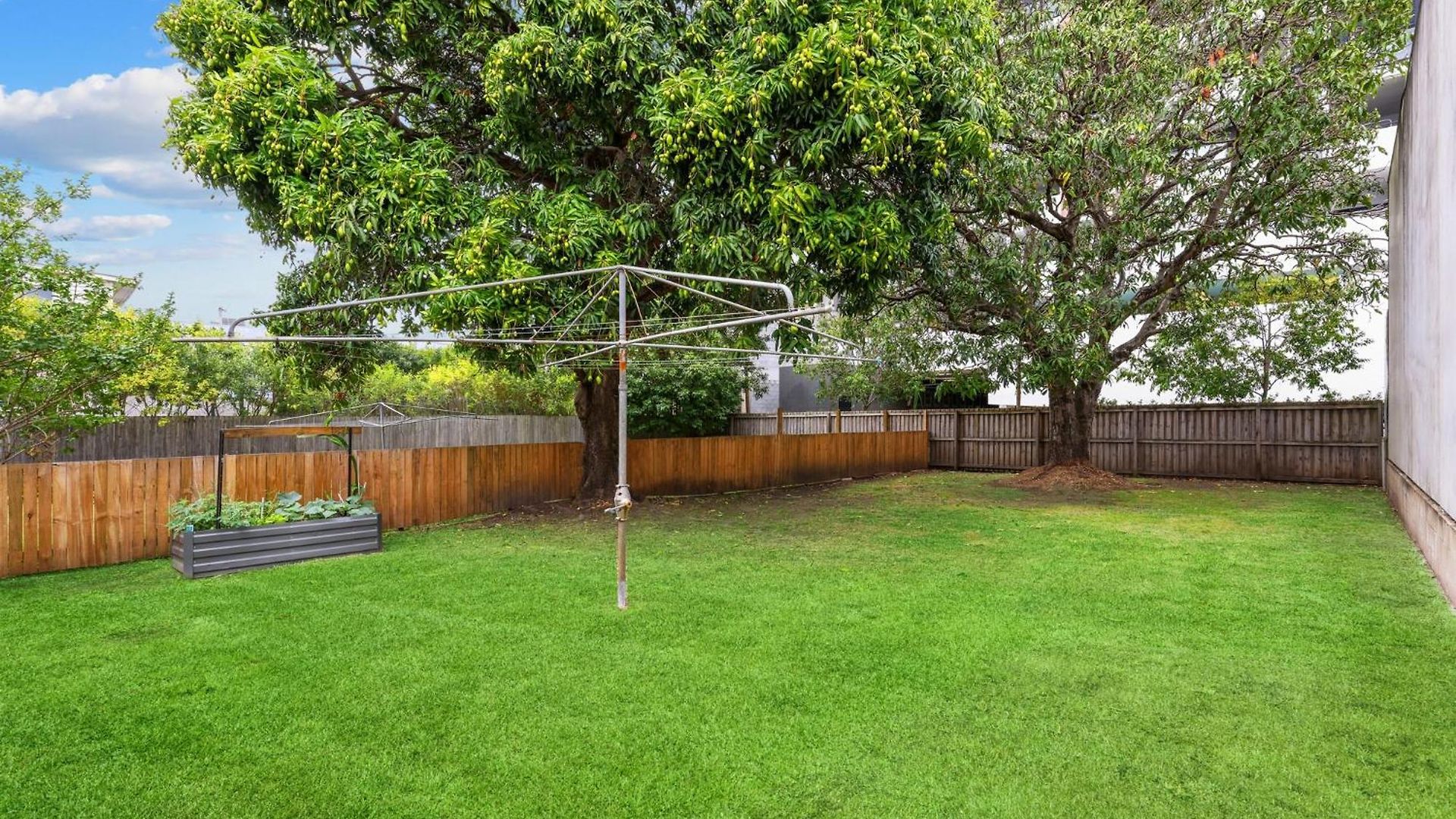 Tranquil 3-bed Family With Spacious Backyard Holiday home Brisbane