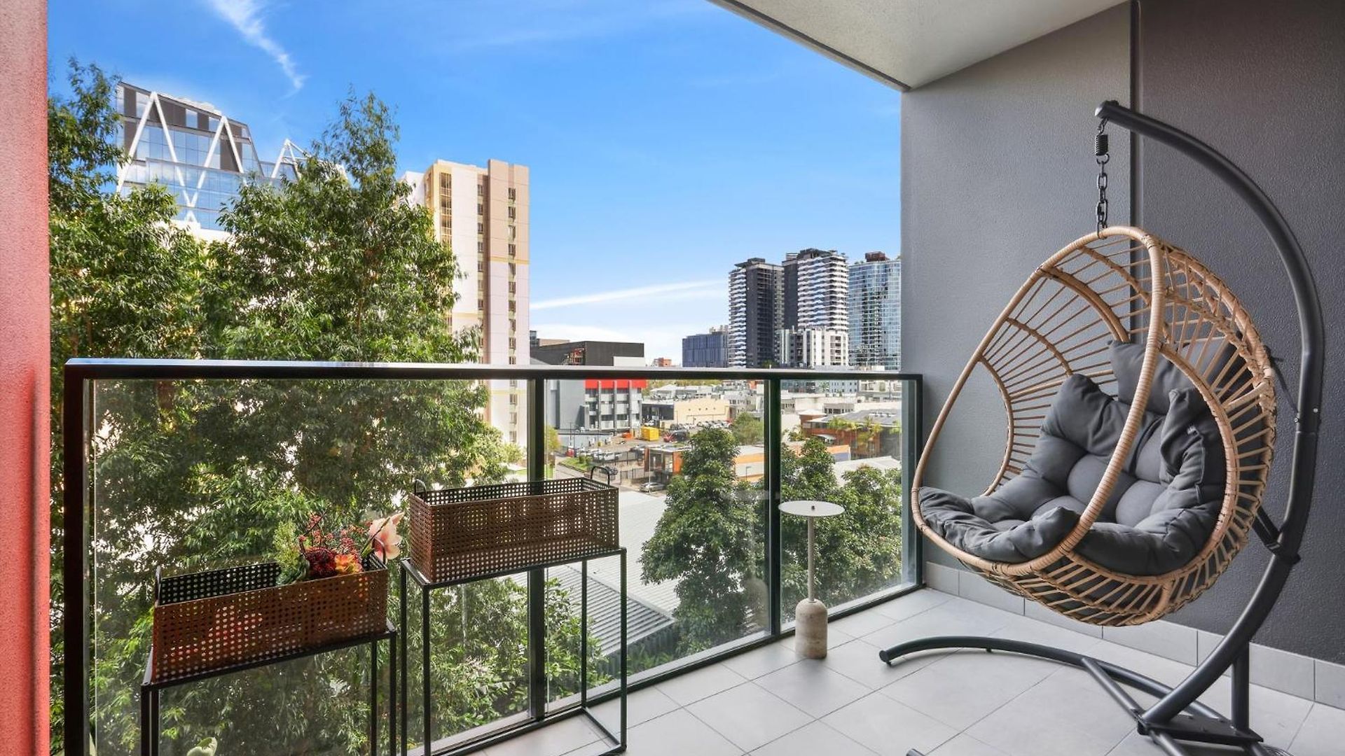 Apartment Cosy 2-bed With Pool Bbq Area And Secure Parking