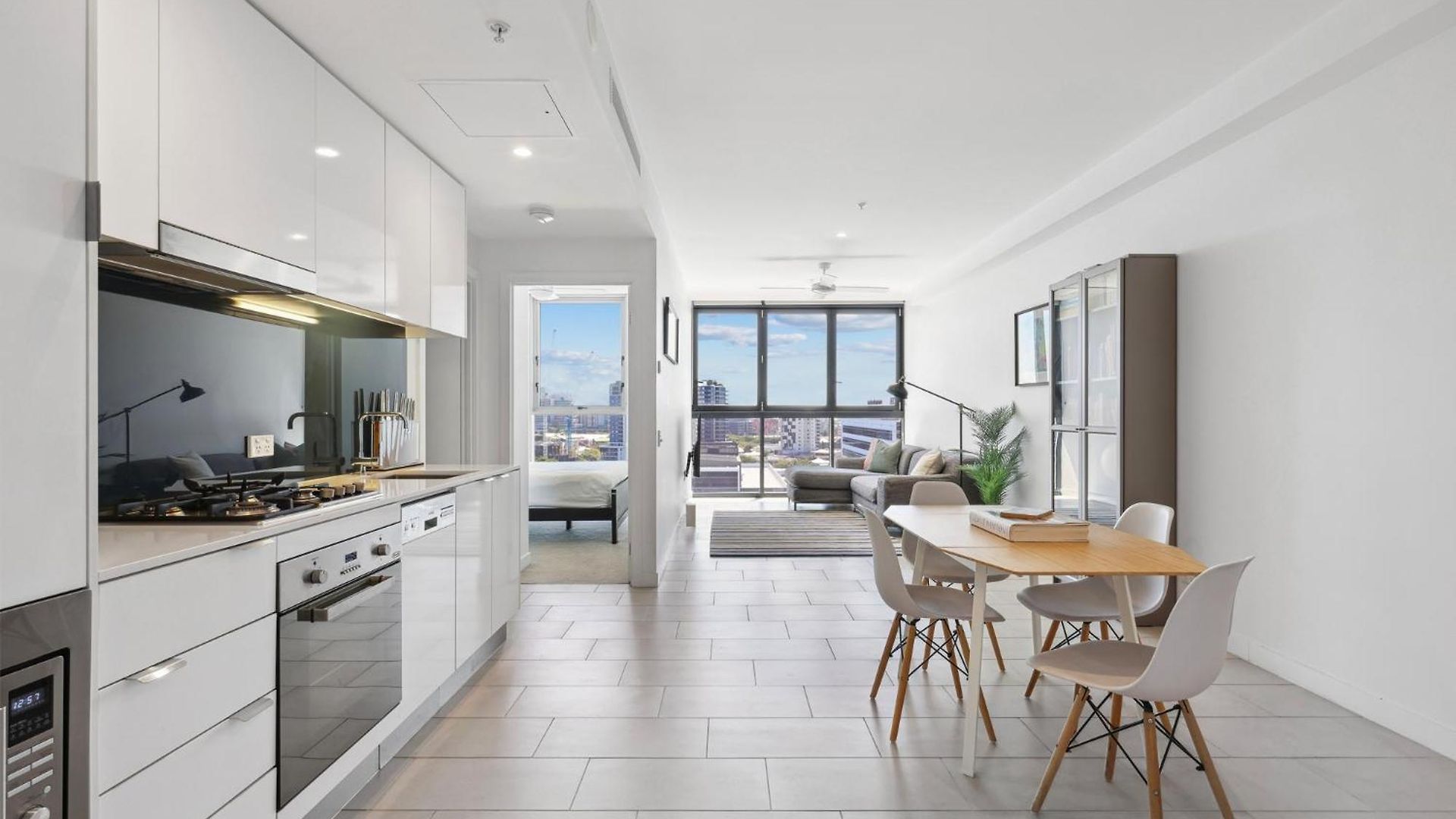 Apartment Contemporary 1-bed With Pool Near River
