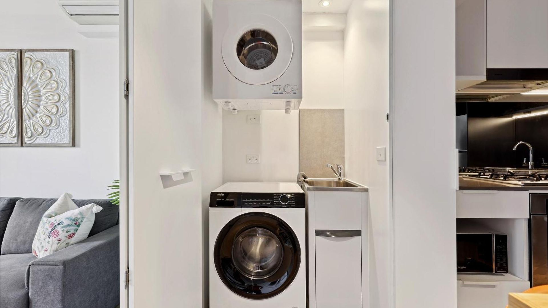 Cosy 2-bed With Pool Bbq Area And Secure Parking Apartment *