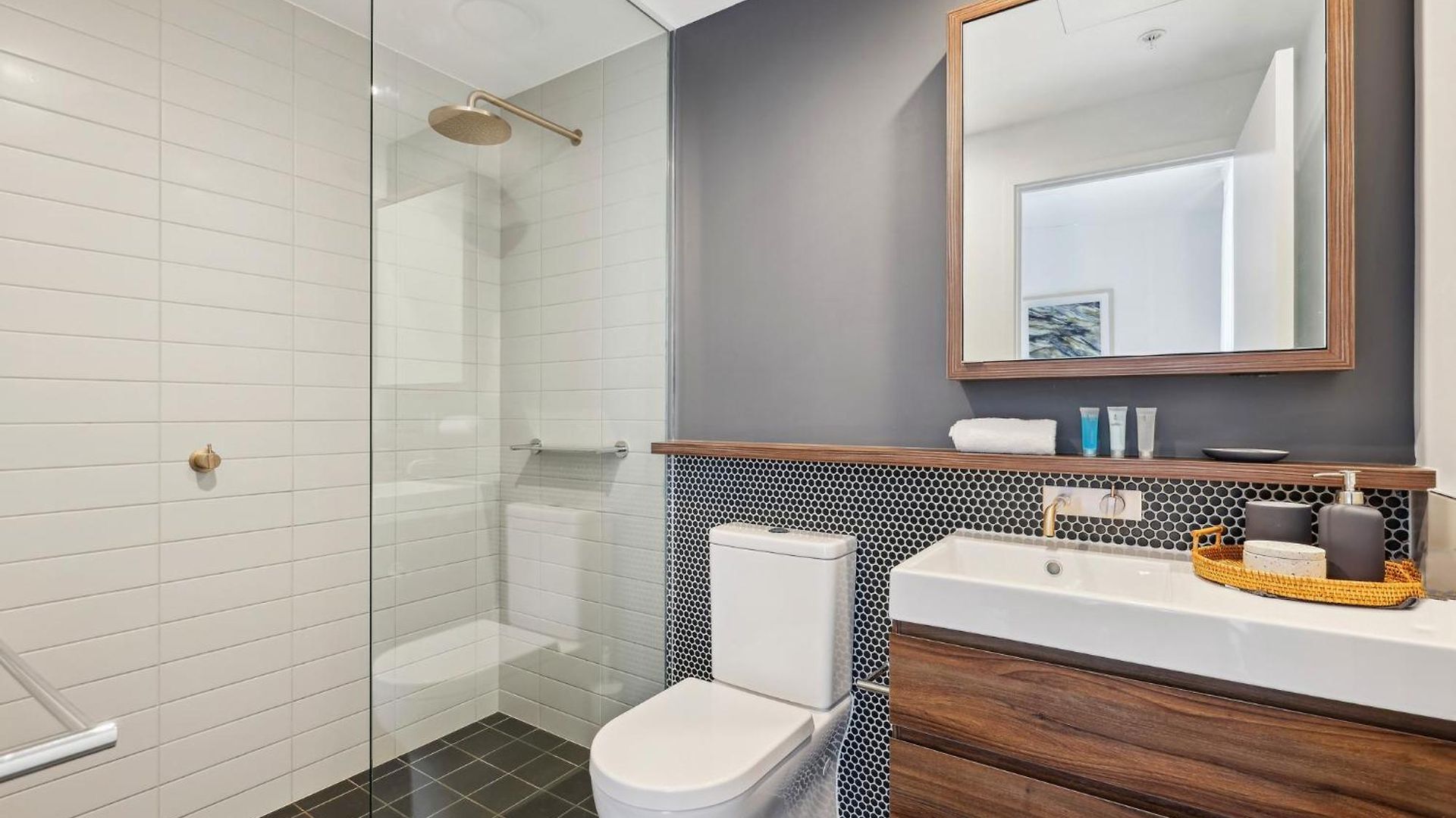 Chic 2-Bed With Rooftop Pool Overlooking The City Apartment *