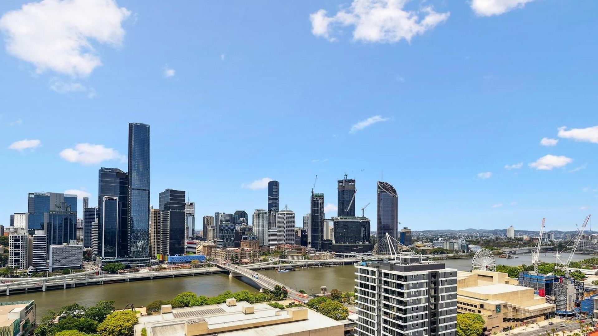 Chic 2-Bed With Rooftop Pool Overlooking The City Apartment