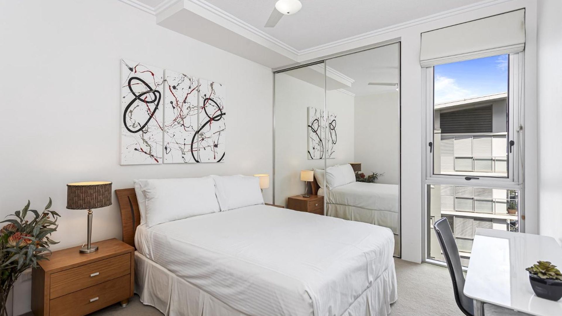 High-floor 2-bed Cbd Unit With Views & Amenities Apartment *