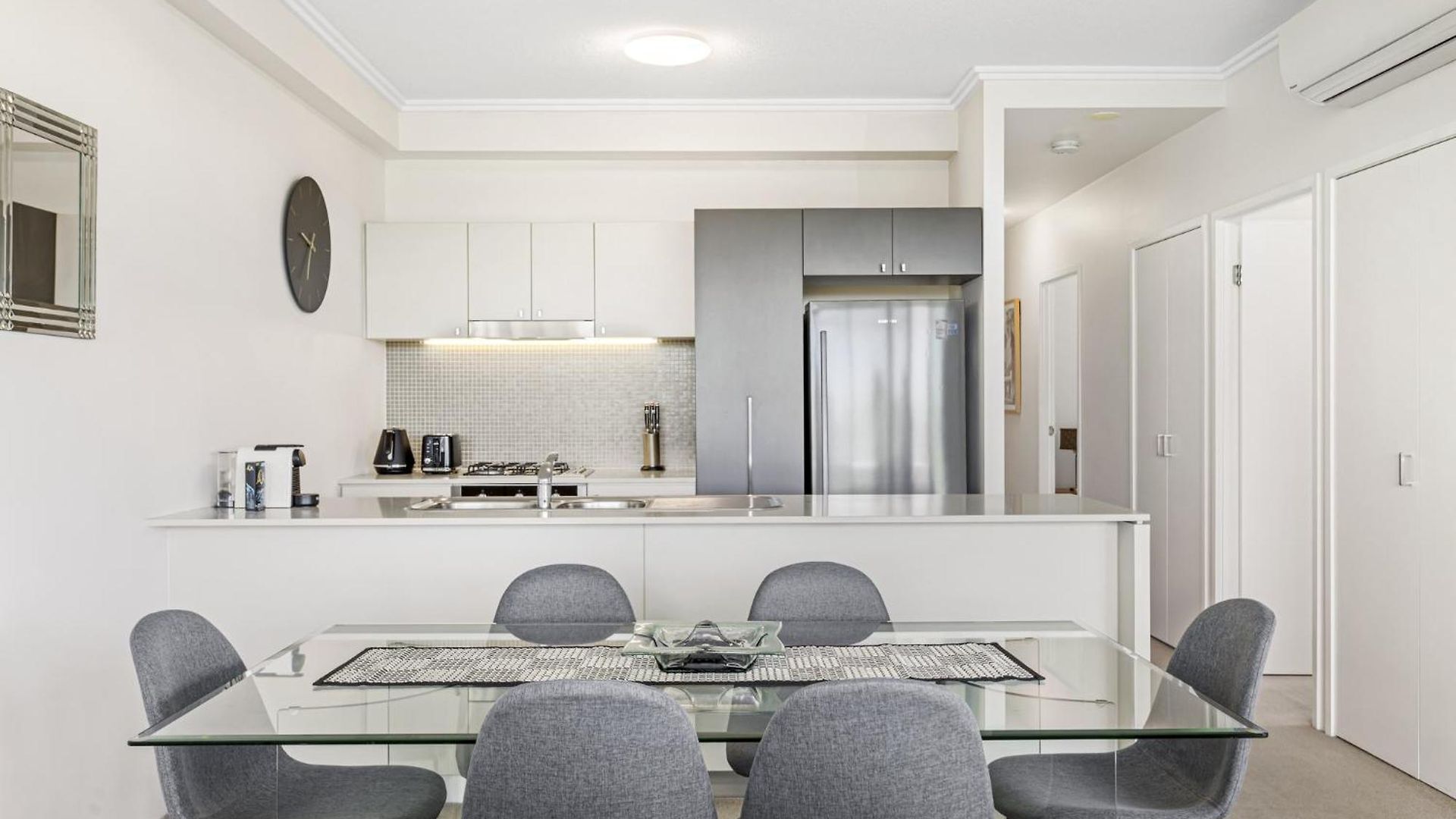 High-floor 2-bed Cbd Unit With Views & Amenities * Brisbane