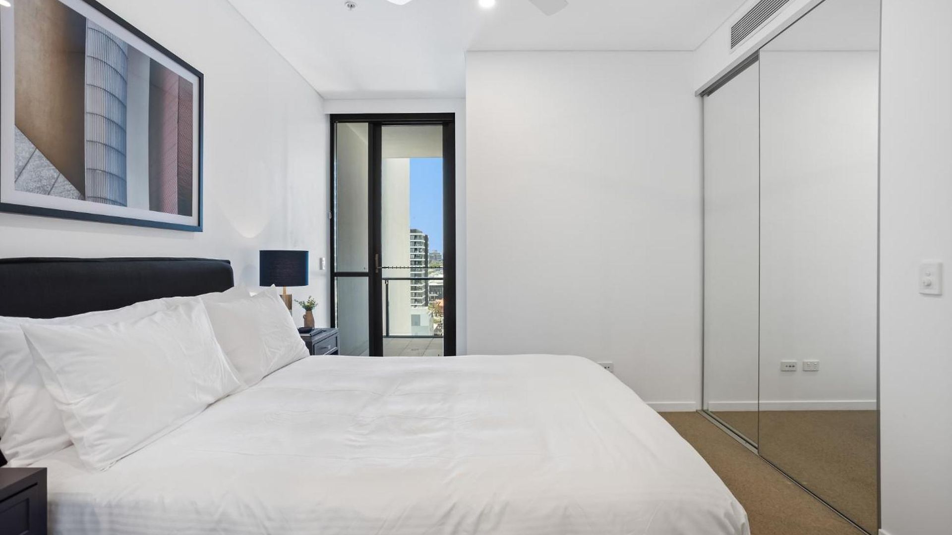 Riverside 2-bed By Brisbane's Landmarks With Pool Apartment