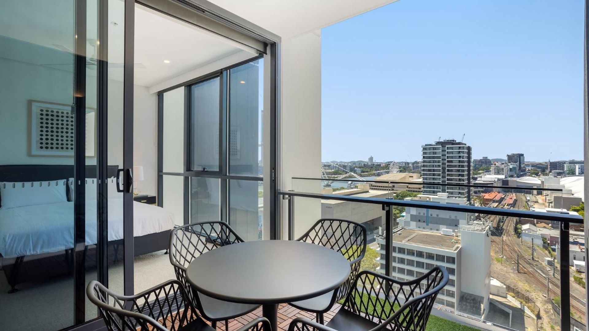 Apartment Riverside 2-bed By Brisbane's Landmarks With Pool *