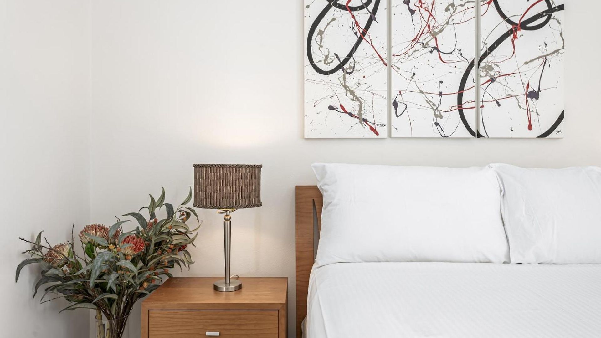 High-floor 2-bed Cbd Unit With Views & Amenities *