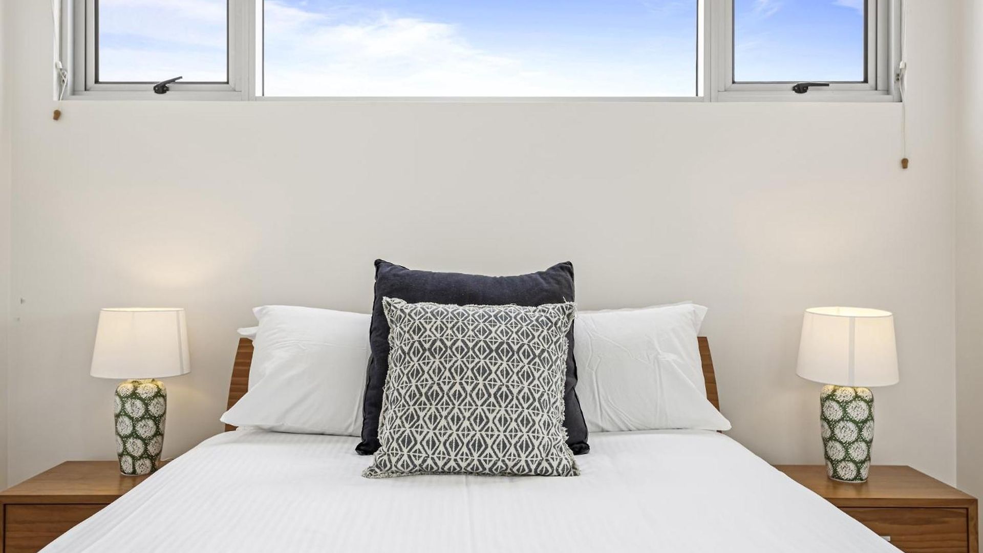 High-floor 2-bed Cbd Unit With Views & Amenities * Brisbane