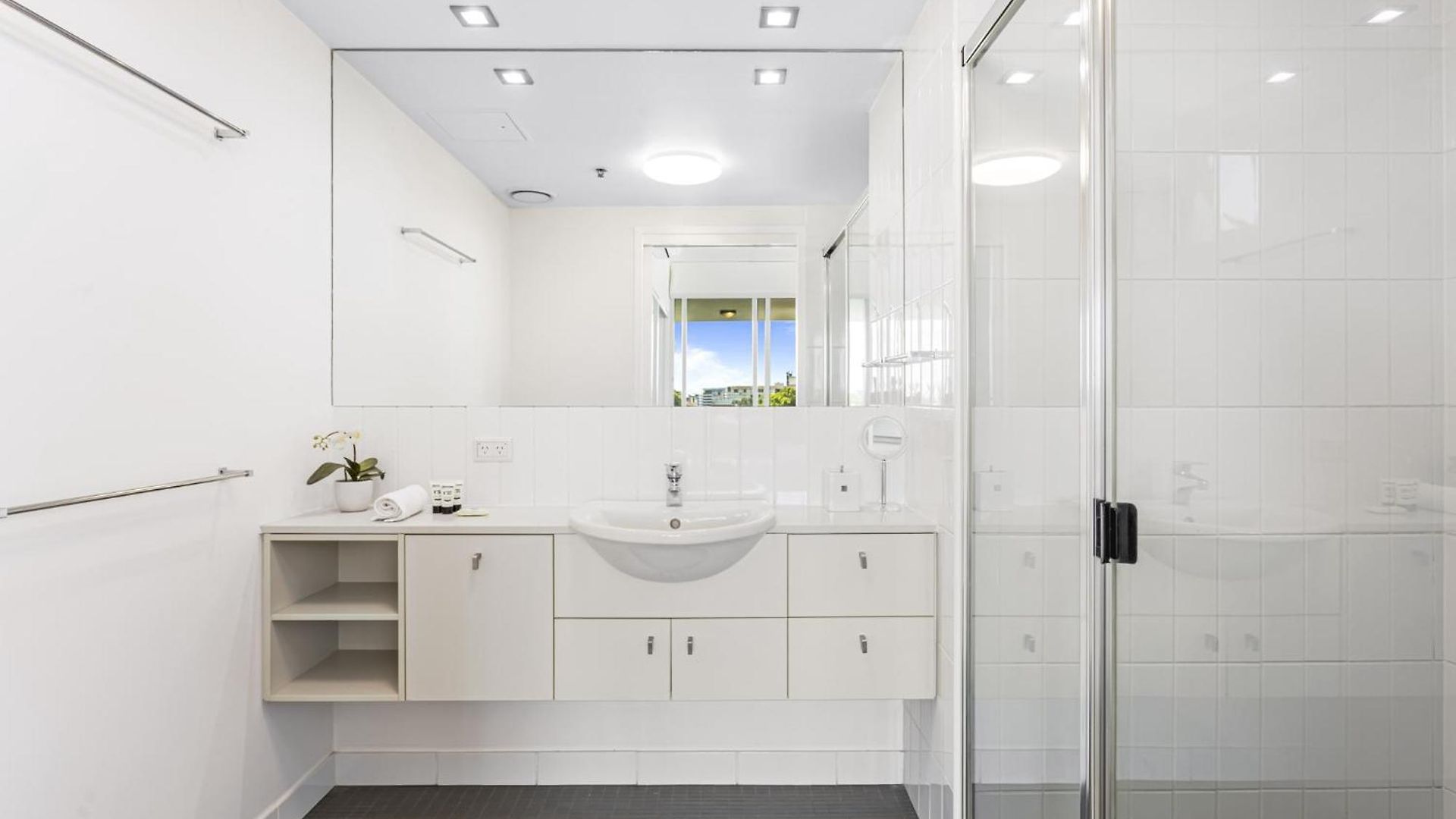 High-floor 2-bed Cbd Unit With Views & Amenities * Brisbane