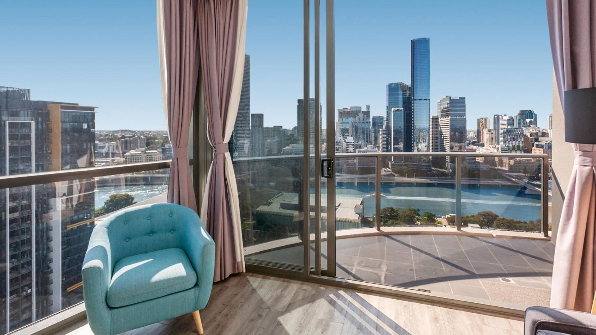 River-view Unit With Rooftop Pool Near Museums Brisbane