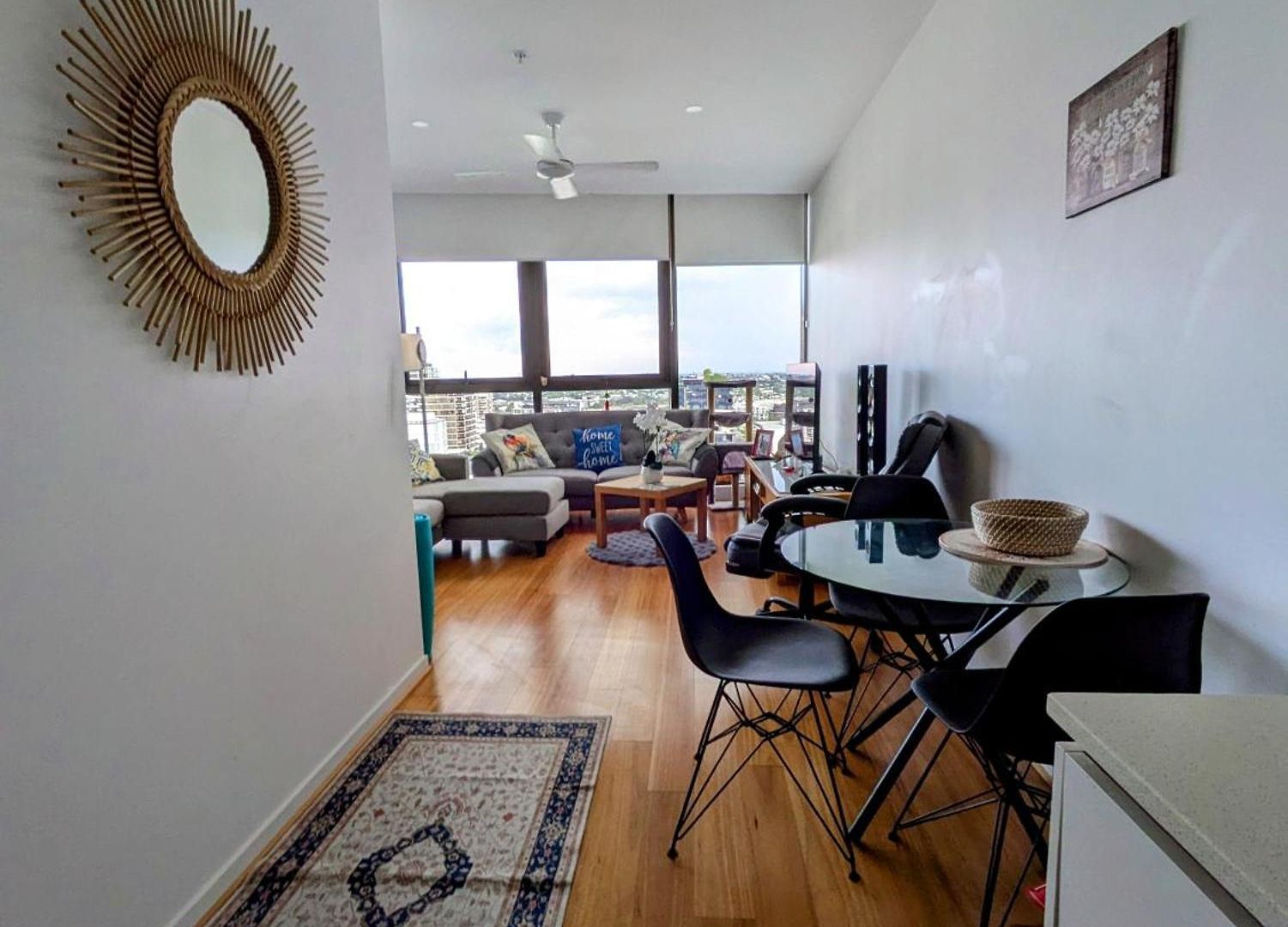Bedroom With Private Bathroom In Cozy Shared Appartment! Homestay *