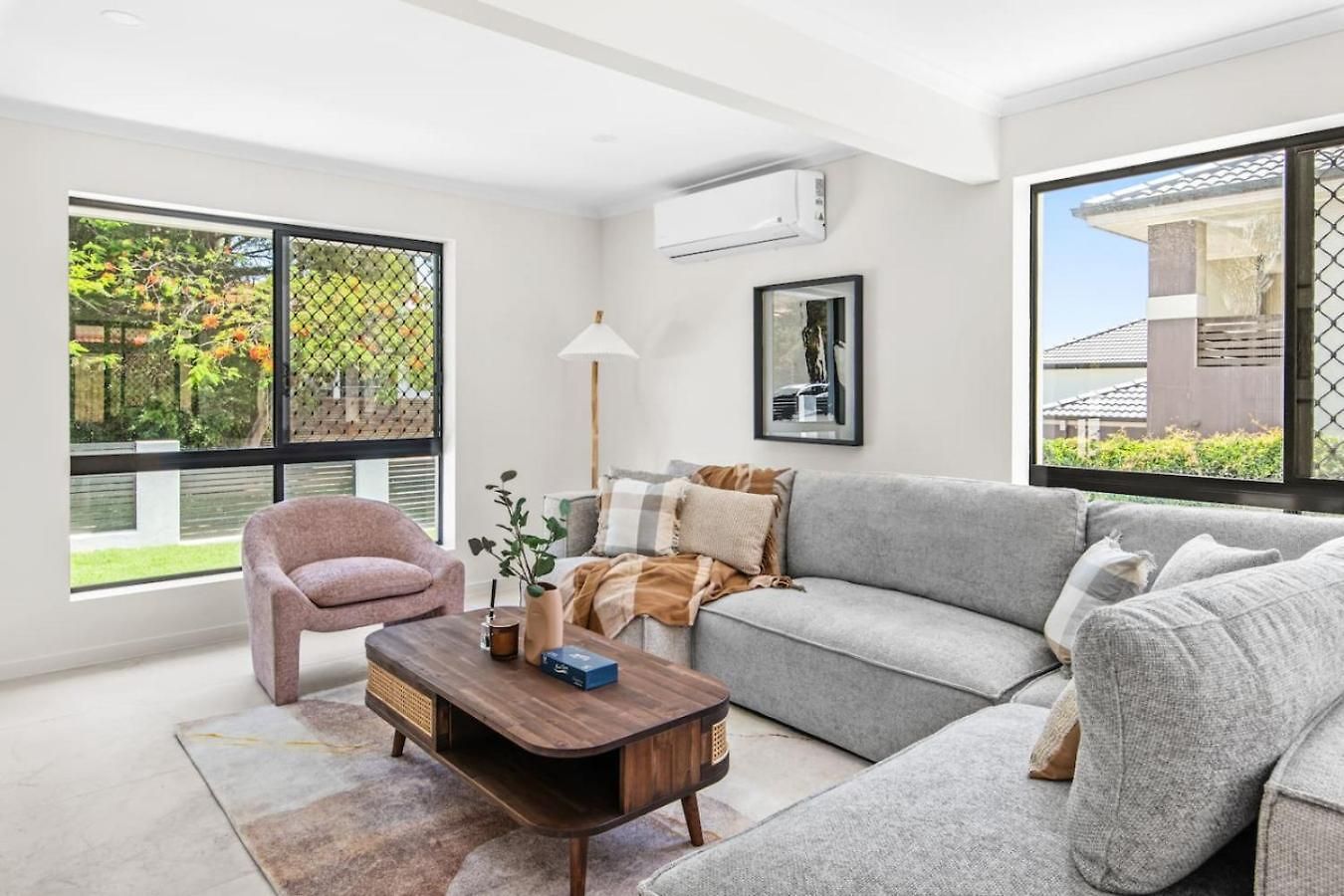 Modern Family Escape In Rochedale Pool And Comfort Holiday home