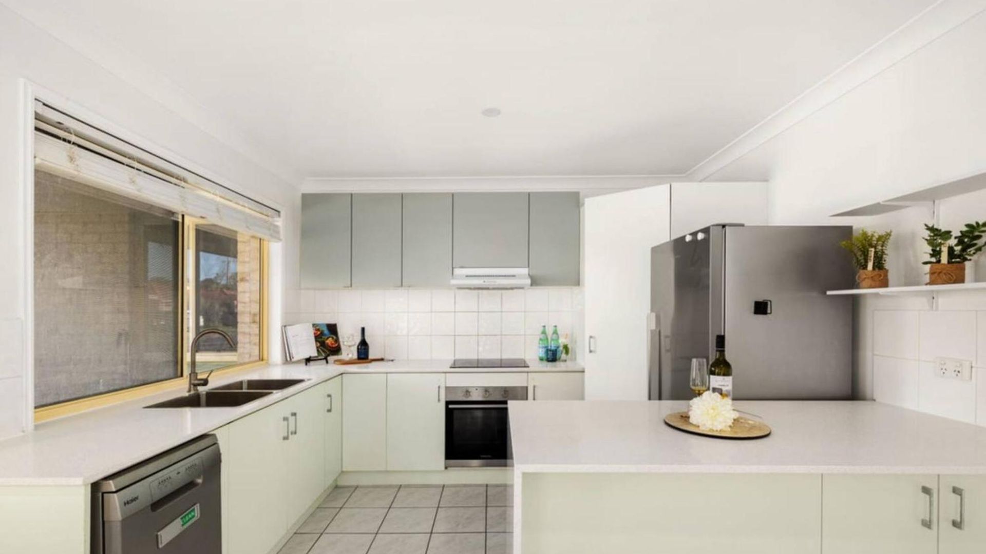 Spacious 3br W Parking In Sunnybank - Relax & Unwind *