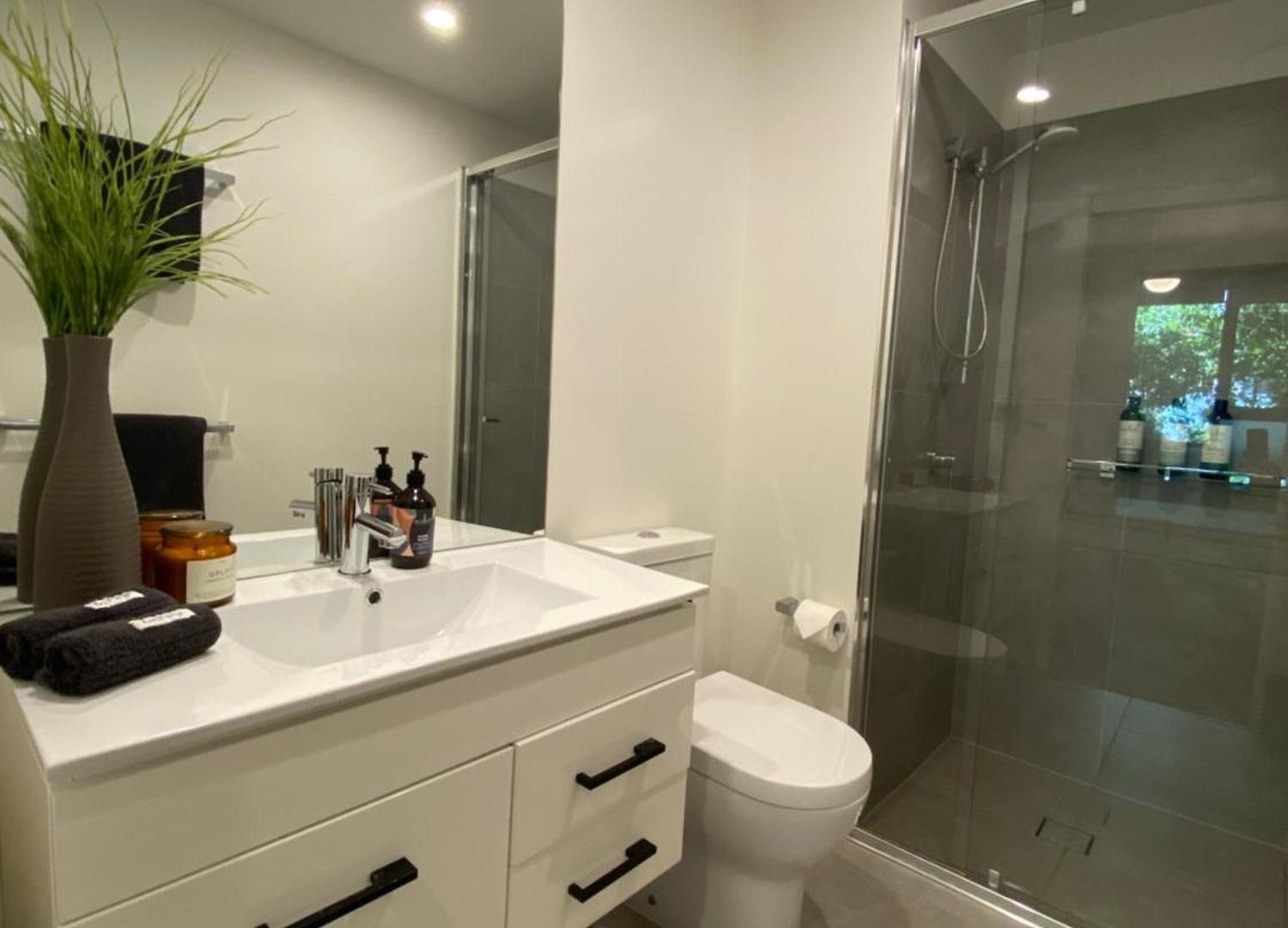 Urban Retreat - Shared With Queen Bed And Private Ensuite Homestay Brisbane