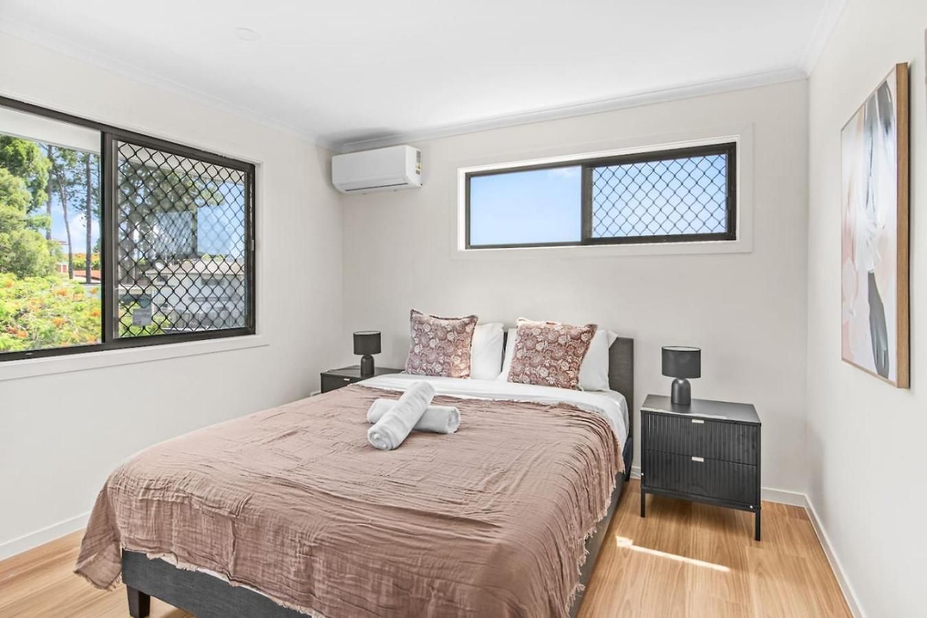 Modern Family Escape In Rochedale Pool And Comfort Holiday home *