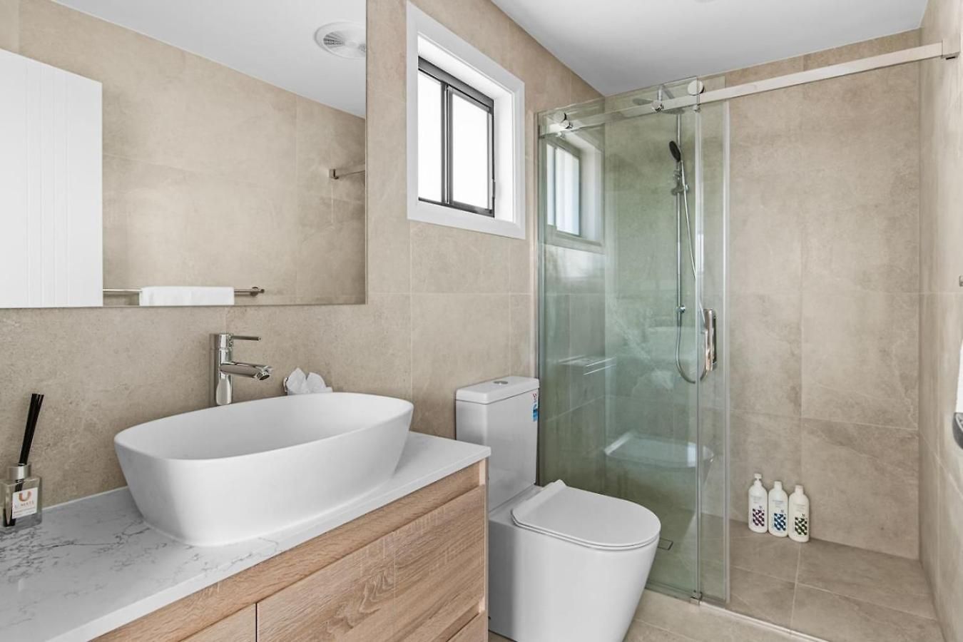 Modern Family Escape In Rochedale Pool And Comfort Holiday home
