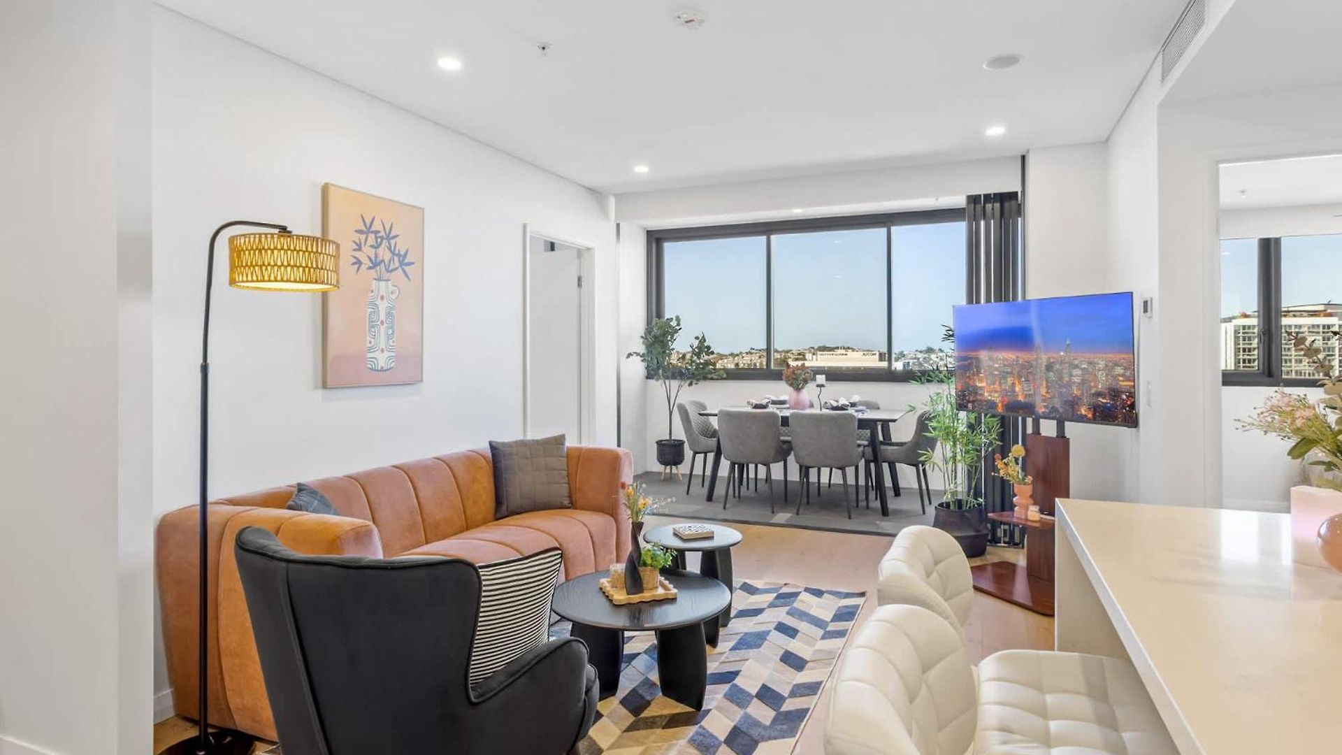 Apartment Modern 2br - Views & Pool & Free Parking *