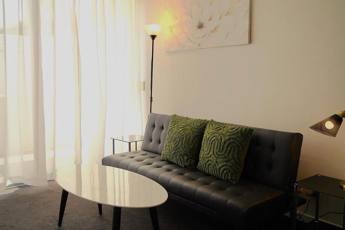 Inner-city 1br Near Showgrounds Apartment