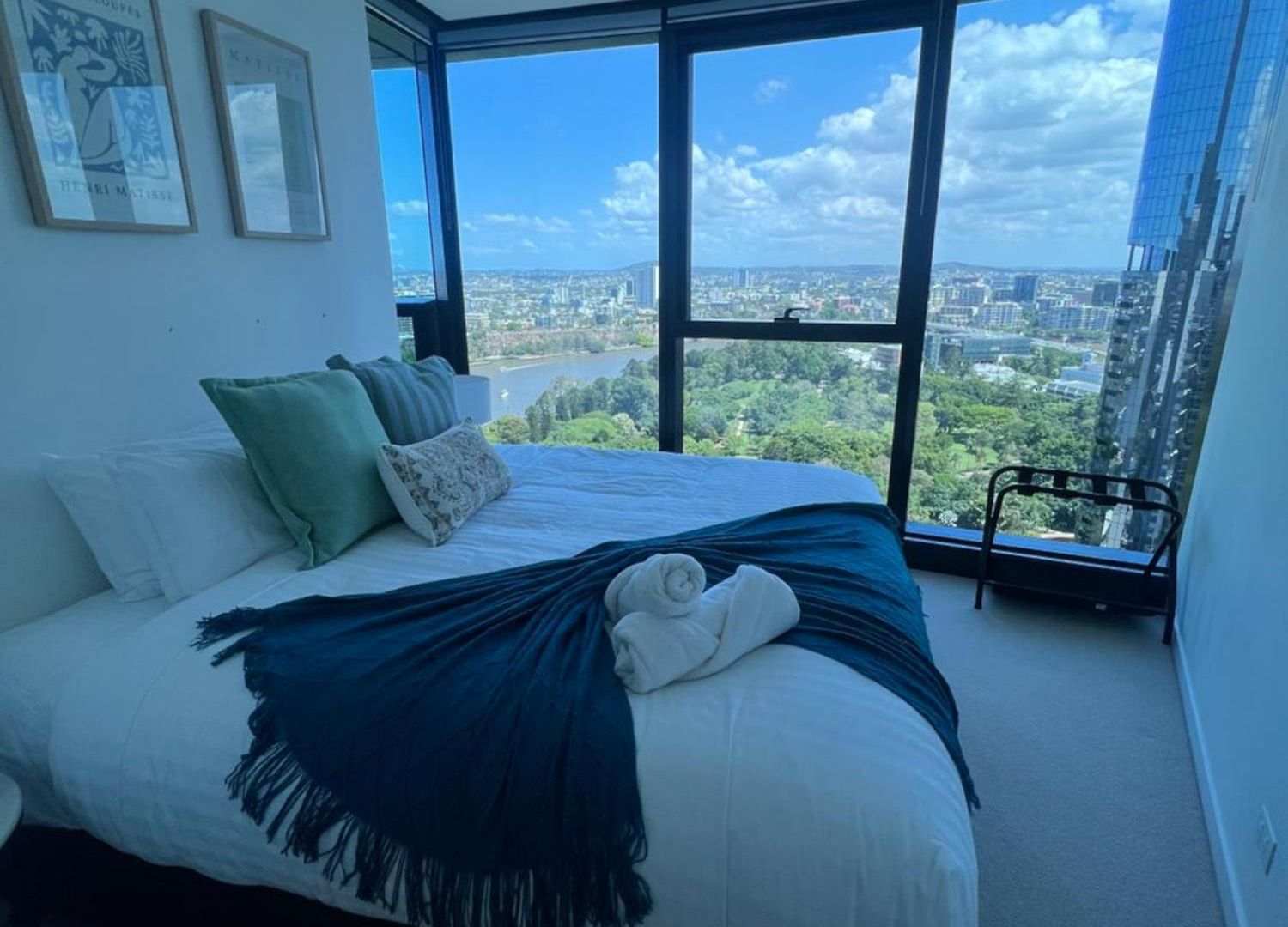 Apartment A Gallery In The Sky! Balcony, Pool And Parking At Skytower Level 33 Views In Brisbane! *