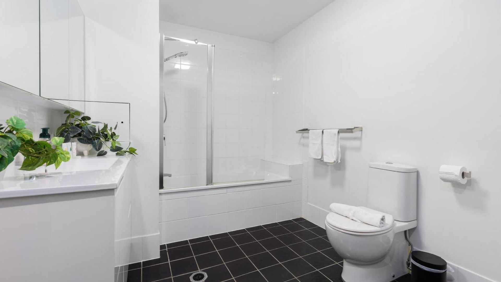 Apartment Spacious 3br Heritage With Pool, Parking