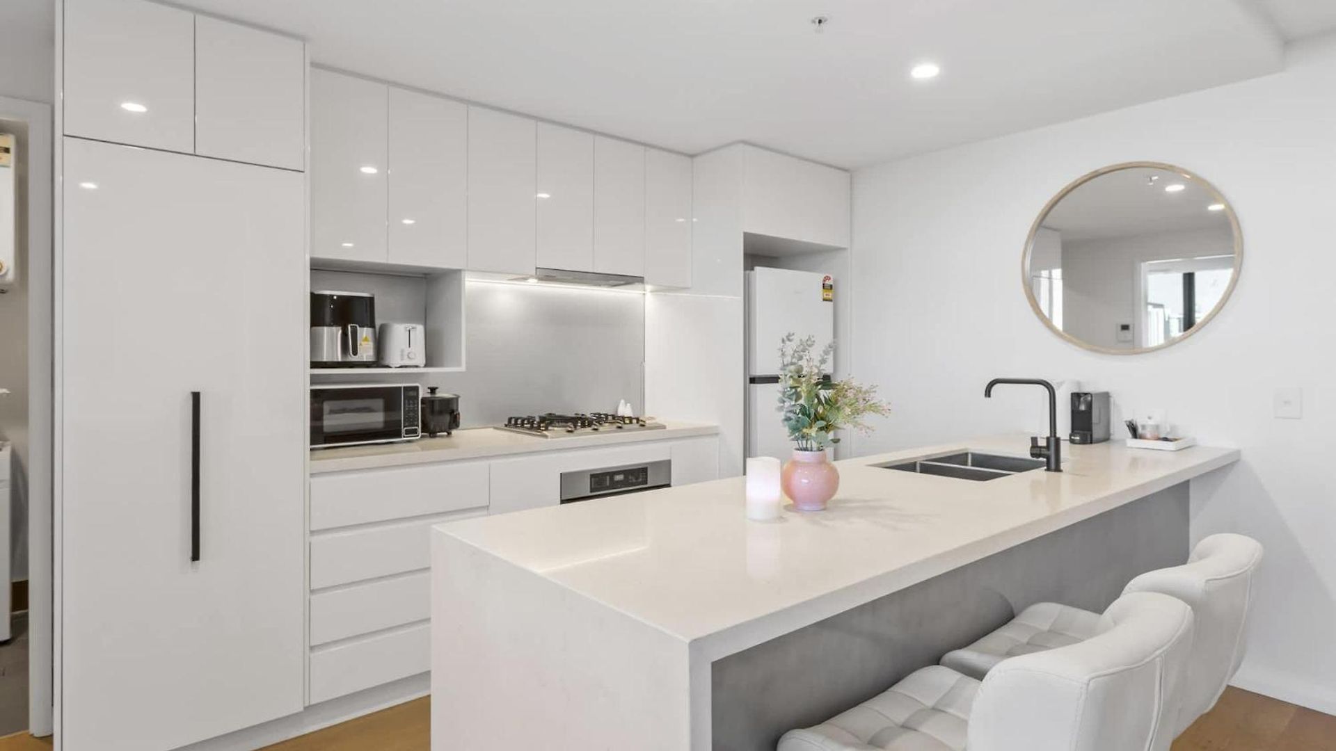 Modern 2br - Views & Pool & Free Parking Apartment Brisbane