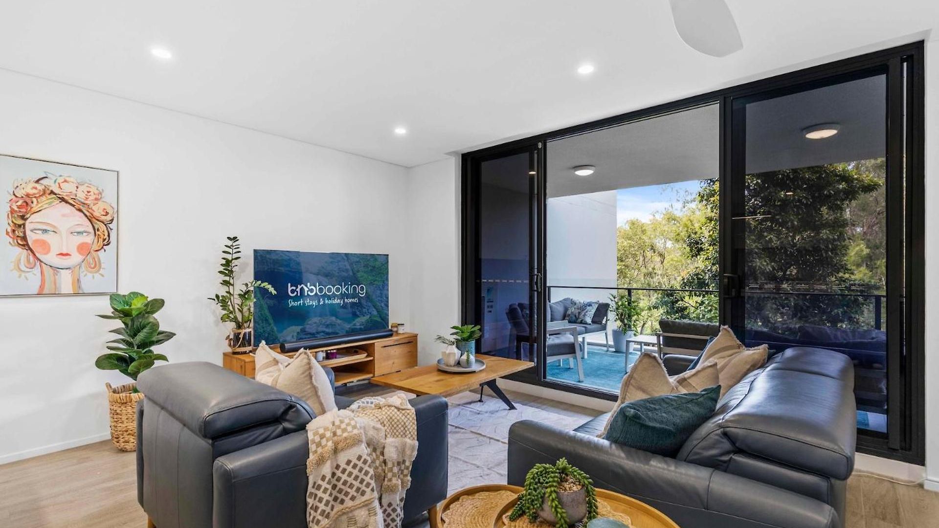 Park View Retreat -pool - 2 Min Walk Stones Corner Apartment