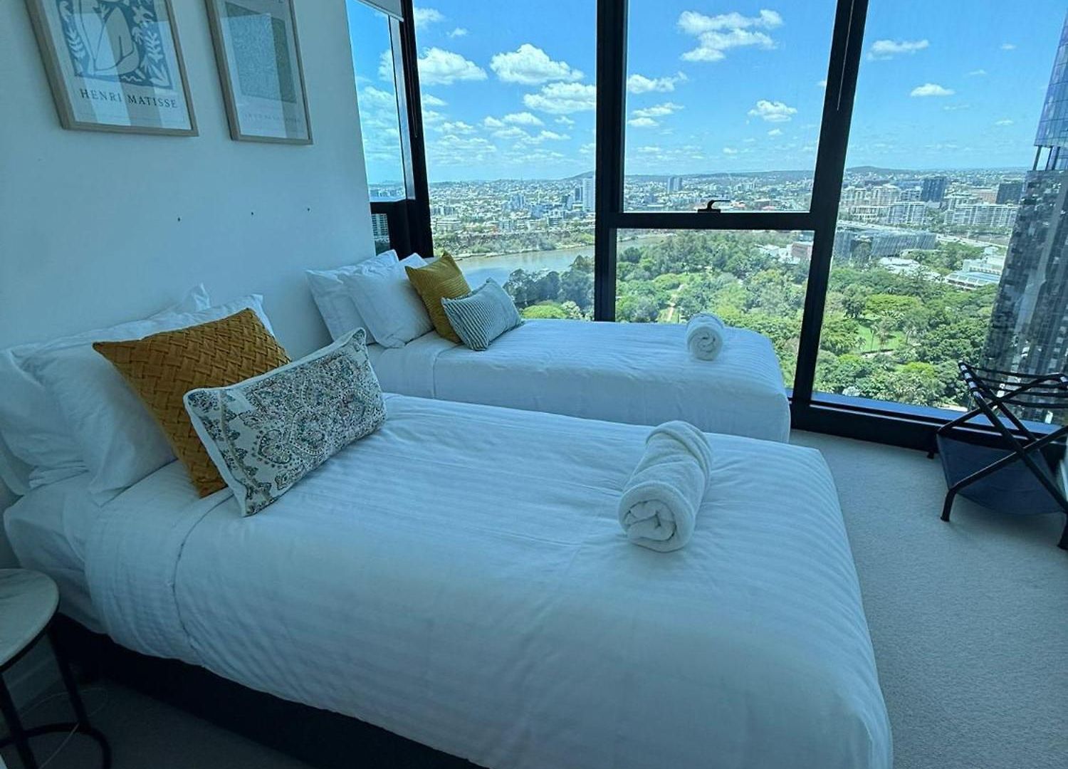 Apartment A Gallery In The Sky! Balcony, Pool And Parking At Skytower Level 33 Views In Brisbane! Brisbane