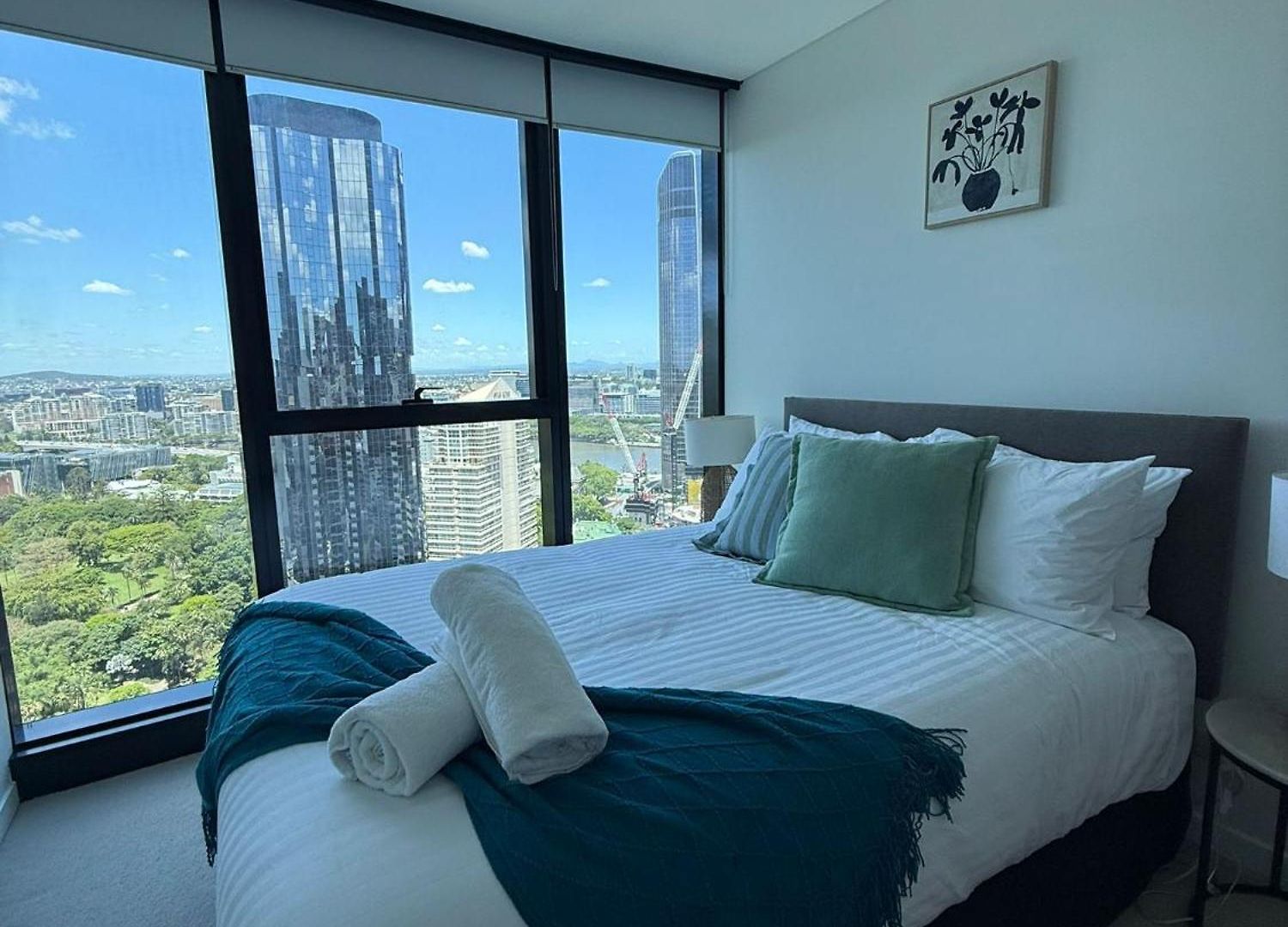 A Gallery In The Sky! Balcony, Pool And Parking At Skytower Level 33 Views In Brisbane! Brisbane