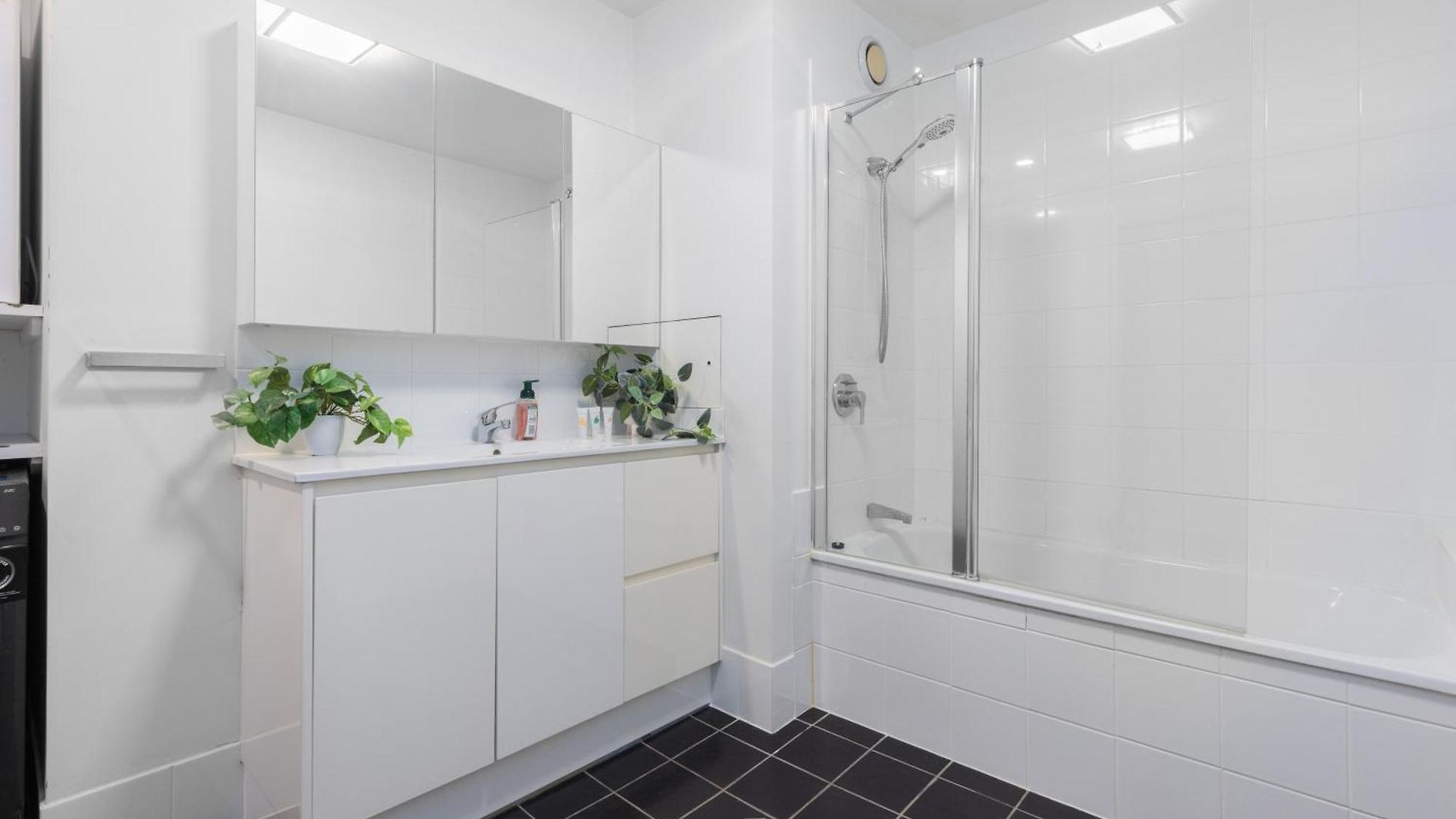 Spacious 3br Heritage With Pool, Parking Brisbane
