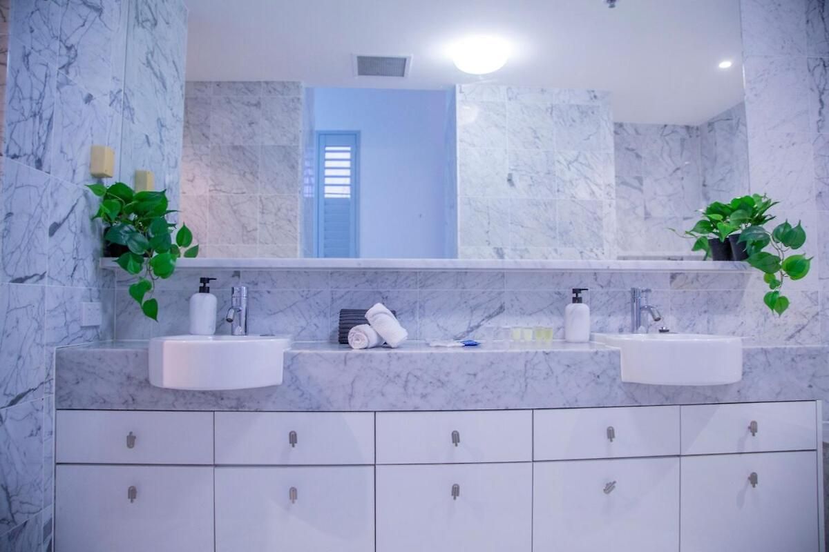 Luxury Penthouse In Cbd 4 Bed - 4 Bath Apartment