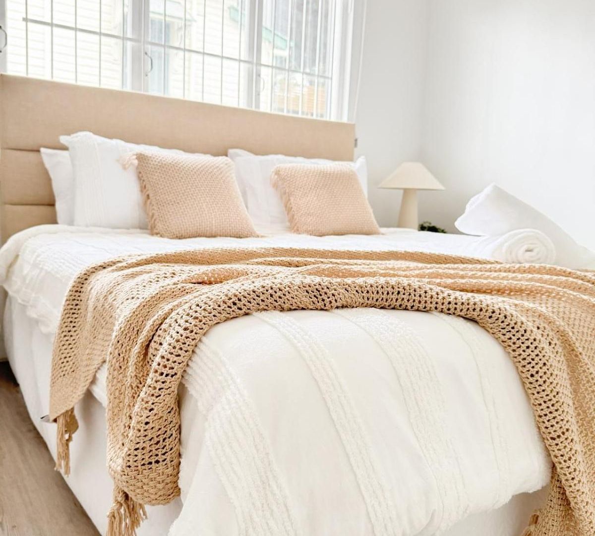 Apartment Cbd - 2br - Sleeps 6 - Snacks Wifi - Parking *