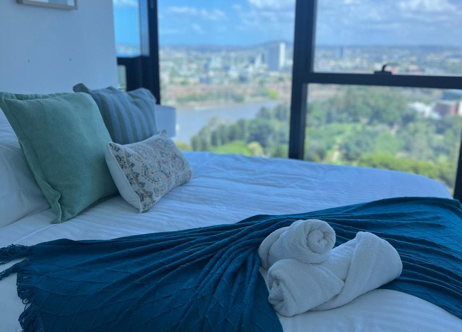 A Gallery In The Sky! Balcony, Pool And Parking At Skytower Level 33 Views In Brisbane! *