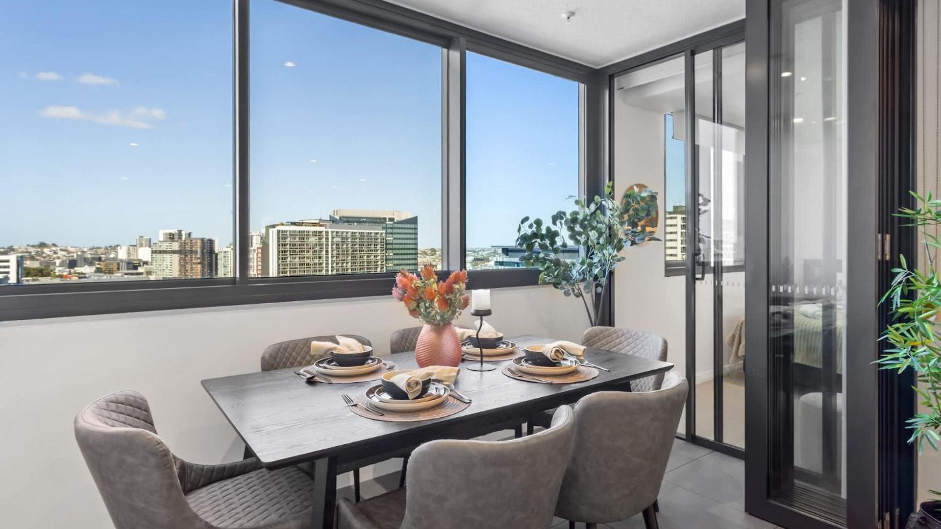 Modern 2br - Views & Pool & Free Parking Brisbane