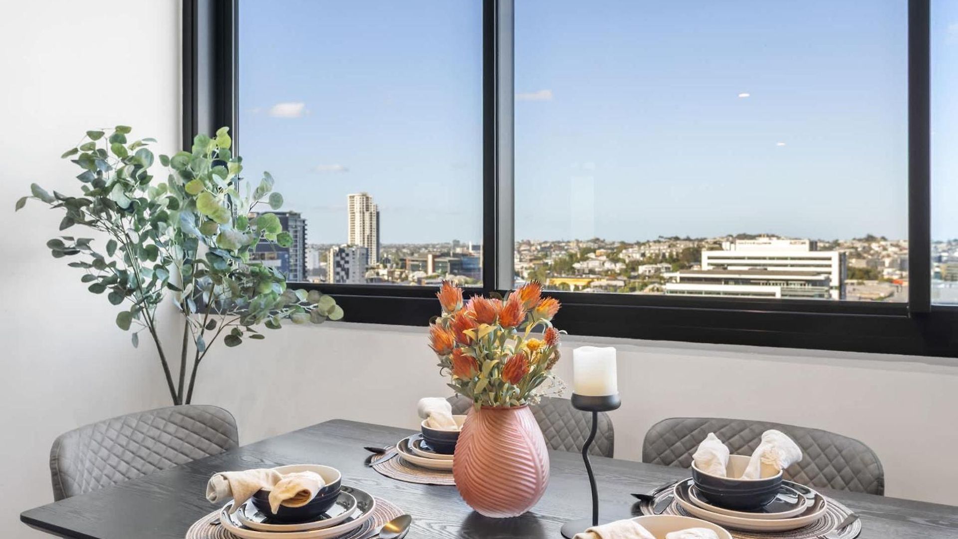 Modern 2br - Views & Pool & Free Parking