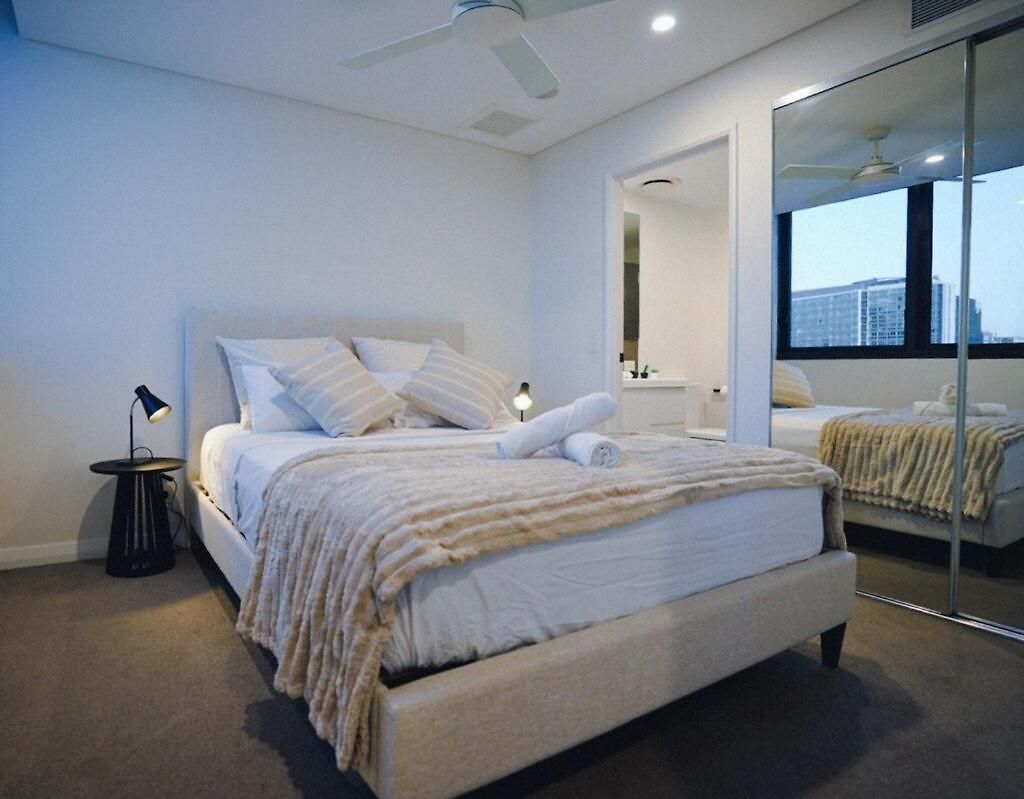 Apartment Skyline Serenity,sunset Views, Pool, Spa, & Prime Location Brisbane