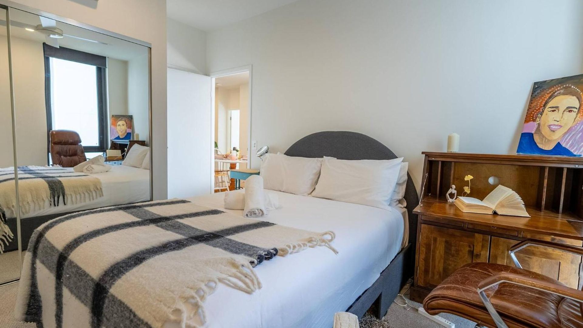 Modern 2-bedroom, 2-bath In West Village, West End Apartment Brisbane
