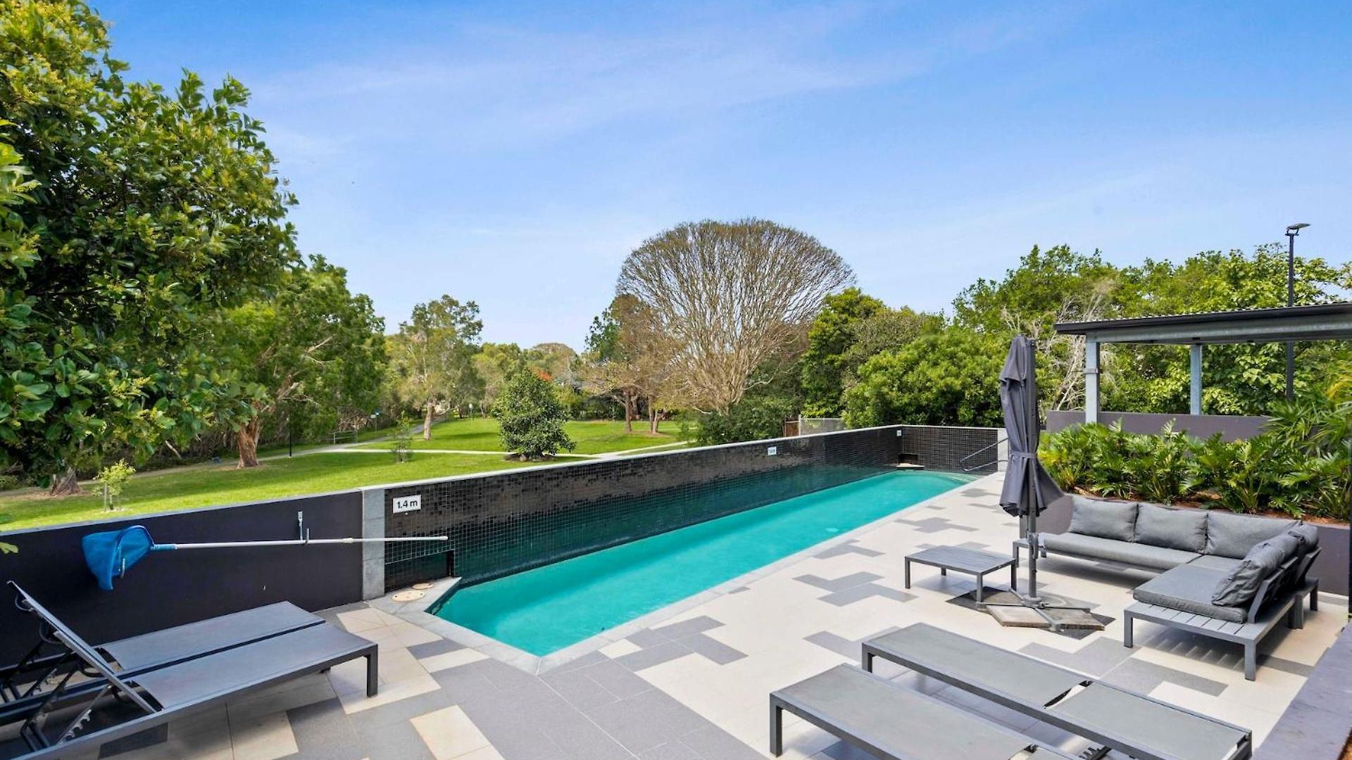 Park View Retreat -pool - 2 Min Walk Stones Corner Apartment *