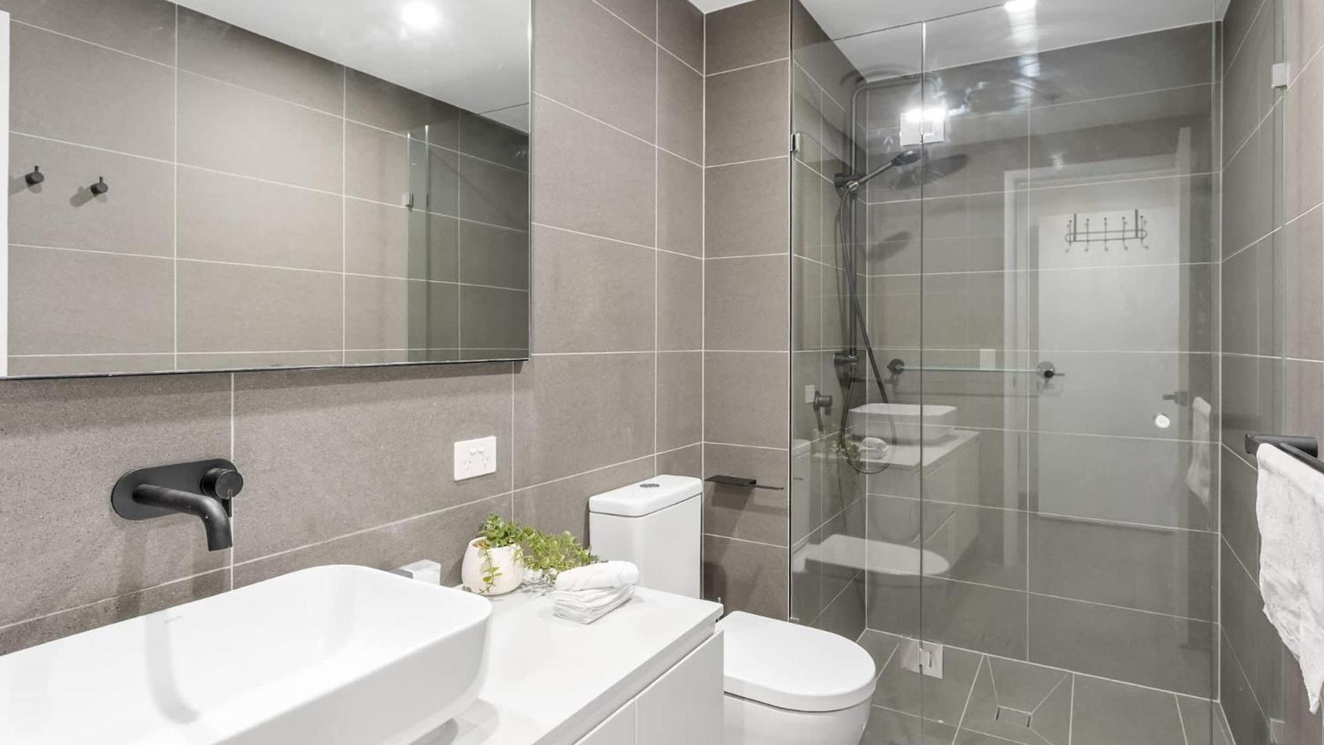 Modern 2br - Views & Pool & Free Parking Apartment Brisbane