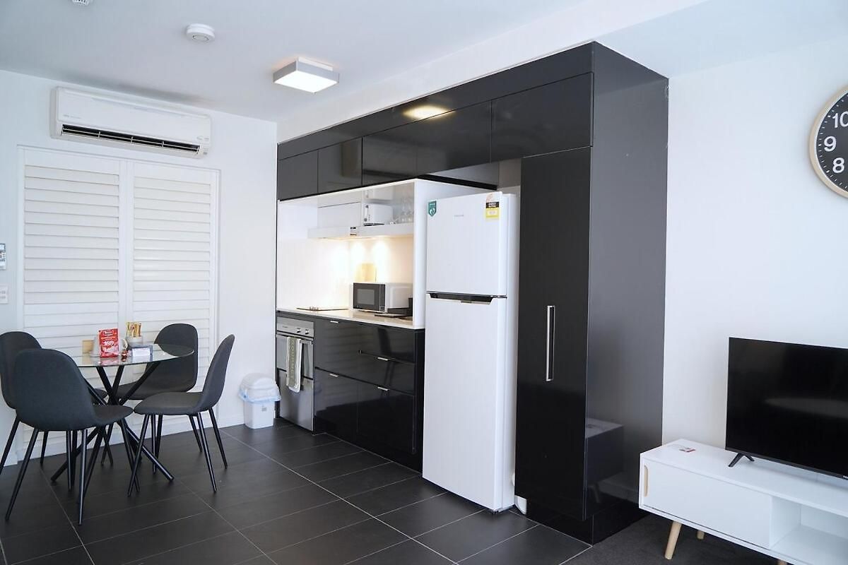 Inner-city 1br Near Showgrounds Brisbane
