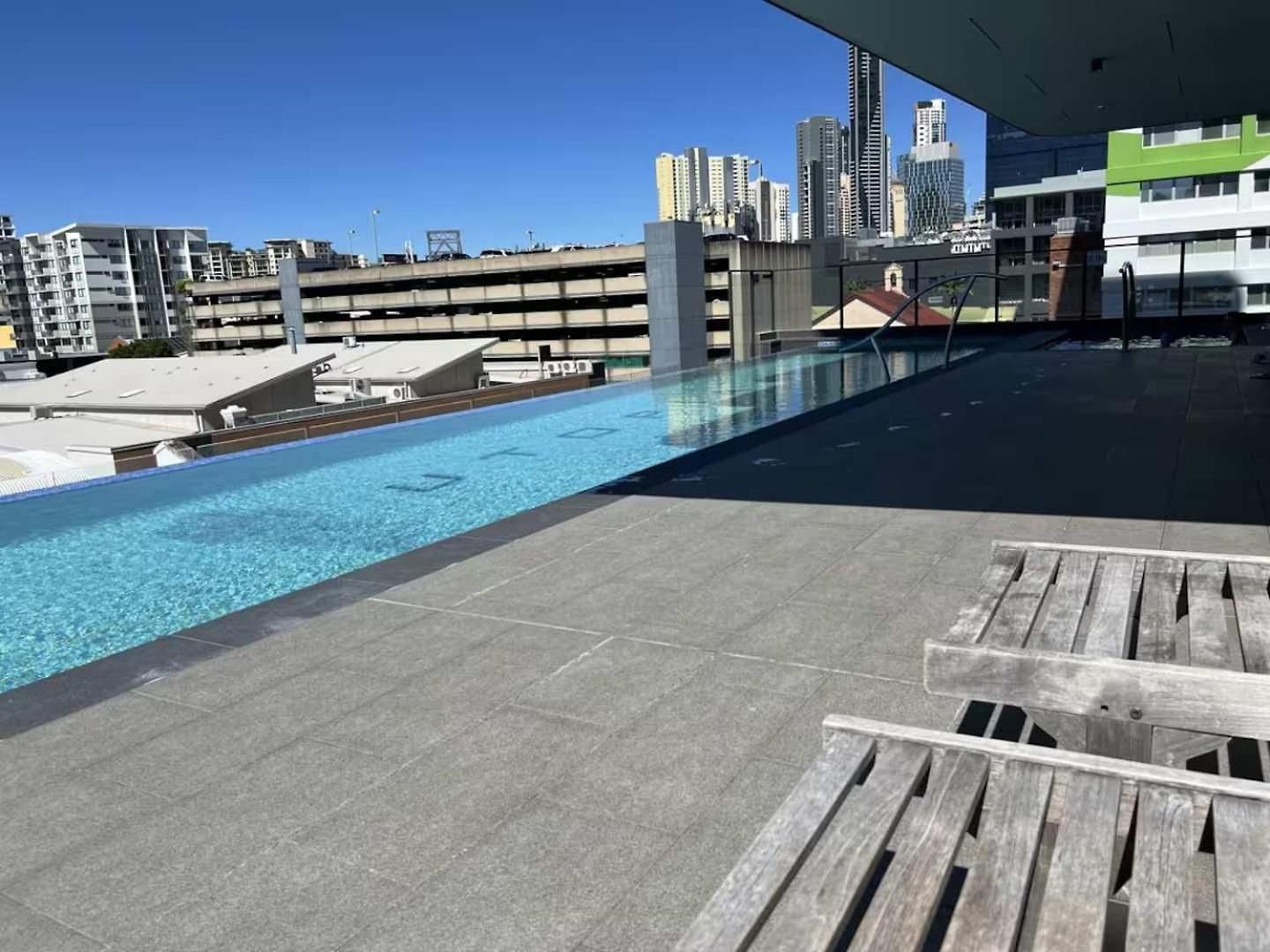 Modern 2br - Views & Pool & Free Parking Brisbane