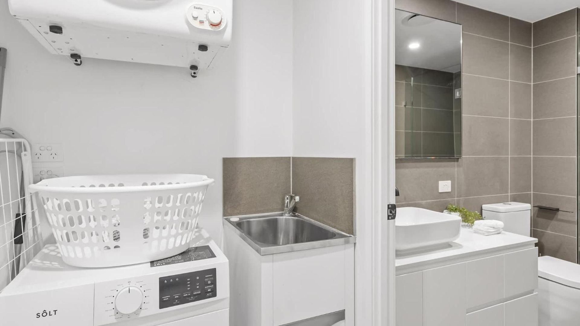 Modern 2br - Views & Pool & Free Parking Apartment