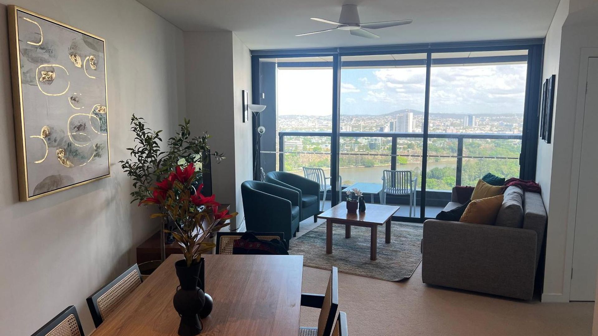A Gallery In The Sky! Balcony, Pool And Parking At Skytower Level 33 Views In Brisbane! Apartment Brisbane