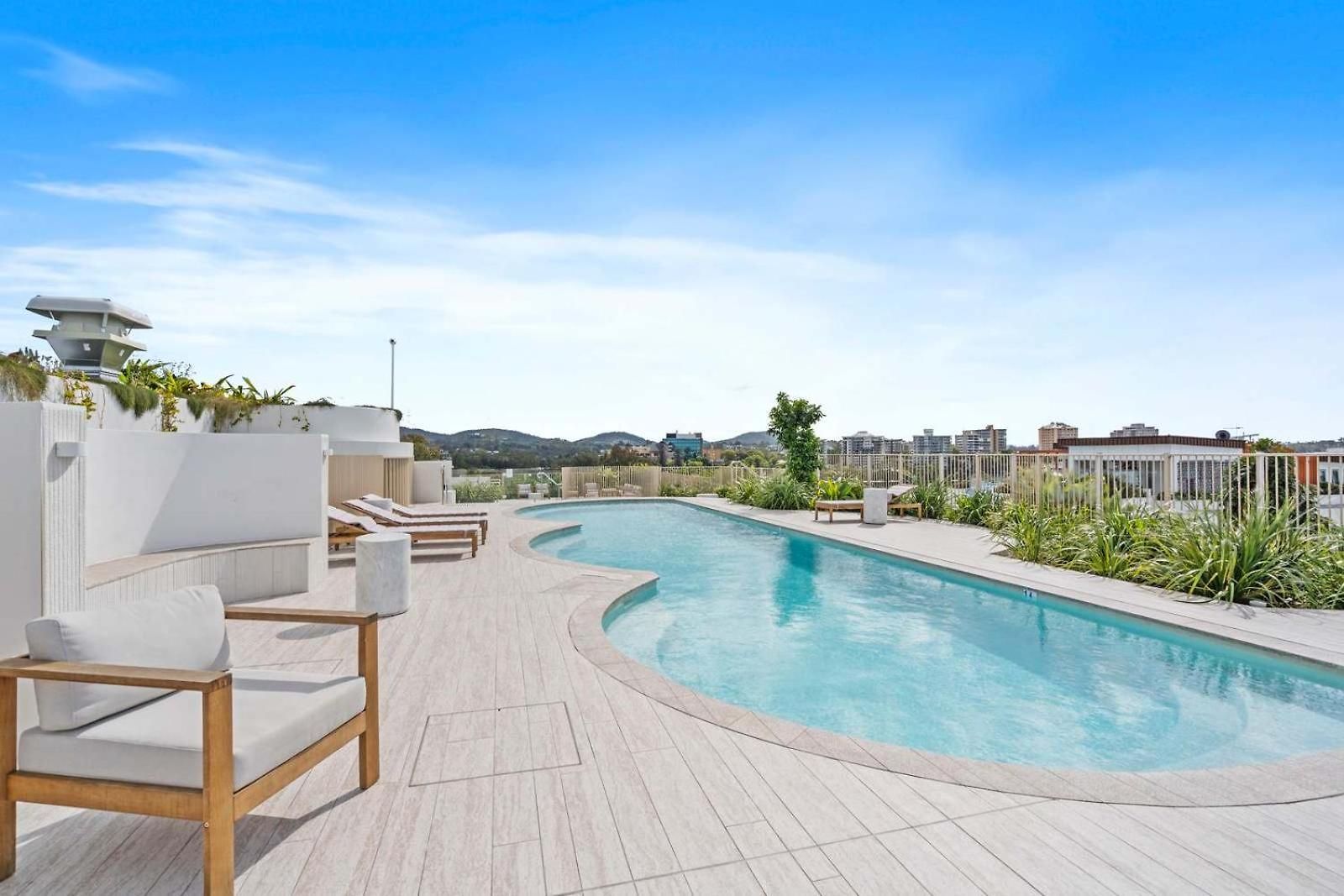 Stunning Helia Sanctuary - West End With Parking