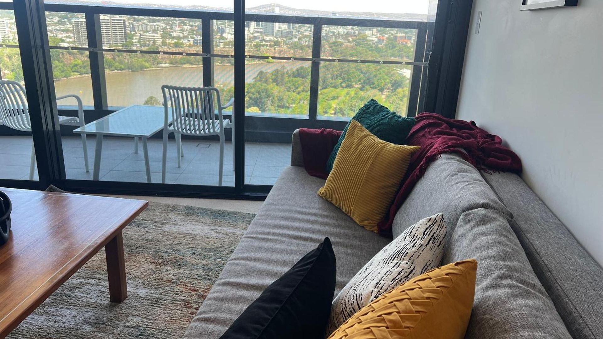 A Gallery In The Sky! Balcony, Pool And Parking At Skytower Level 33 Views In Brisbane! Apartment *