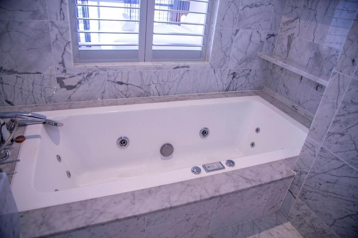 Luxury Penthouse In Cbd 4 Bed - 4 Bath Apartment *