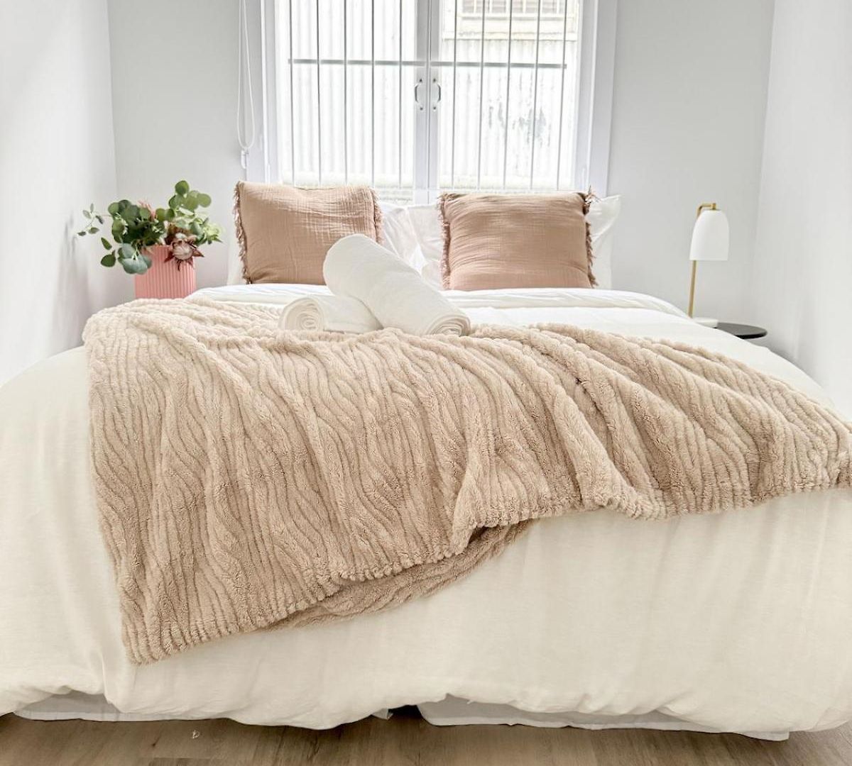 Cbd - 2br - Sleeps 6 - Snacks Wifi - Parking