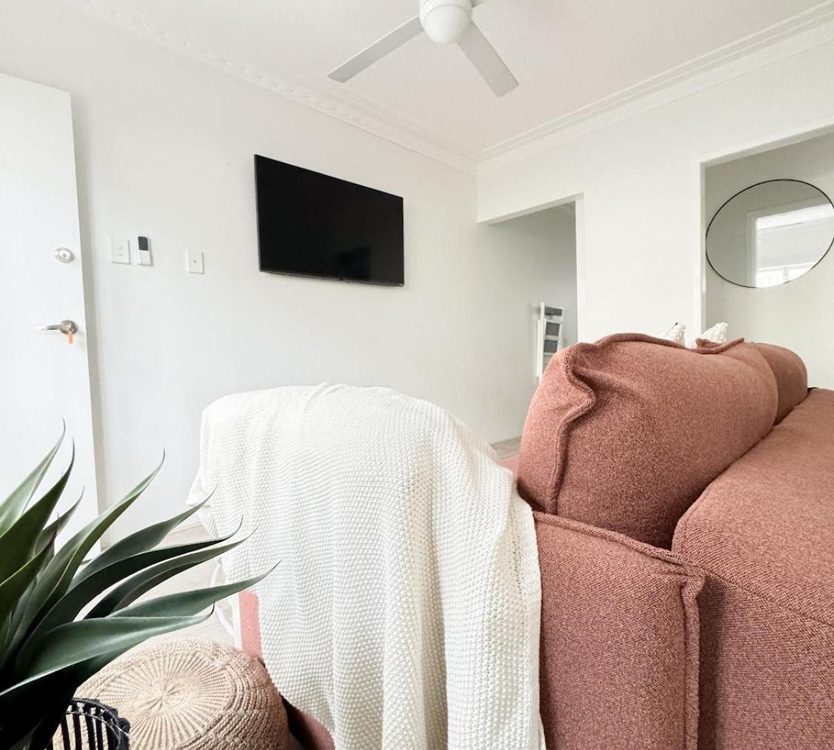 Cbd - 2br - Sleeps 6 - Snacks Wifi - Parking *