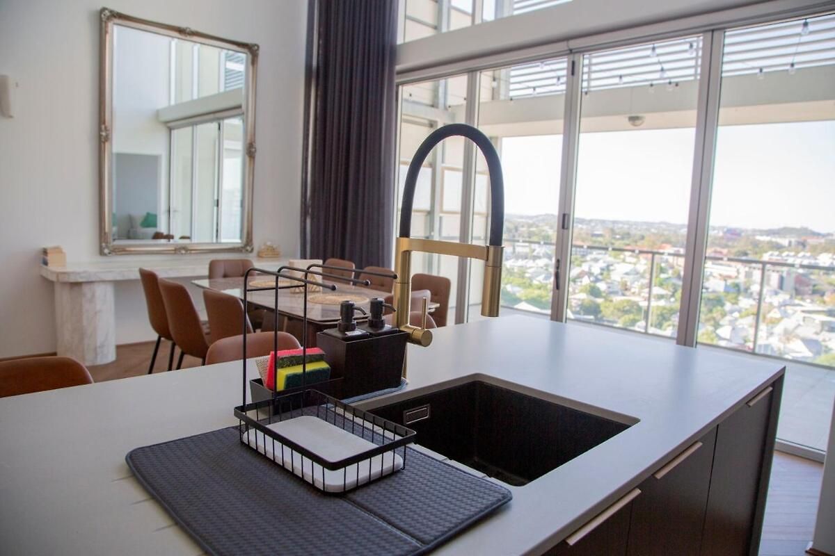 Luxury Penthouse In Cbd 4 Bed - 4 Bath Brisbane