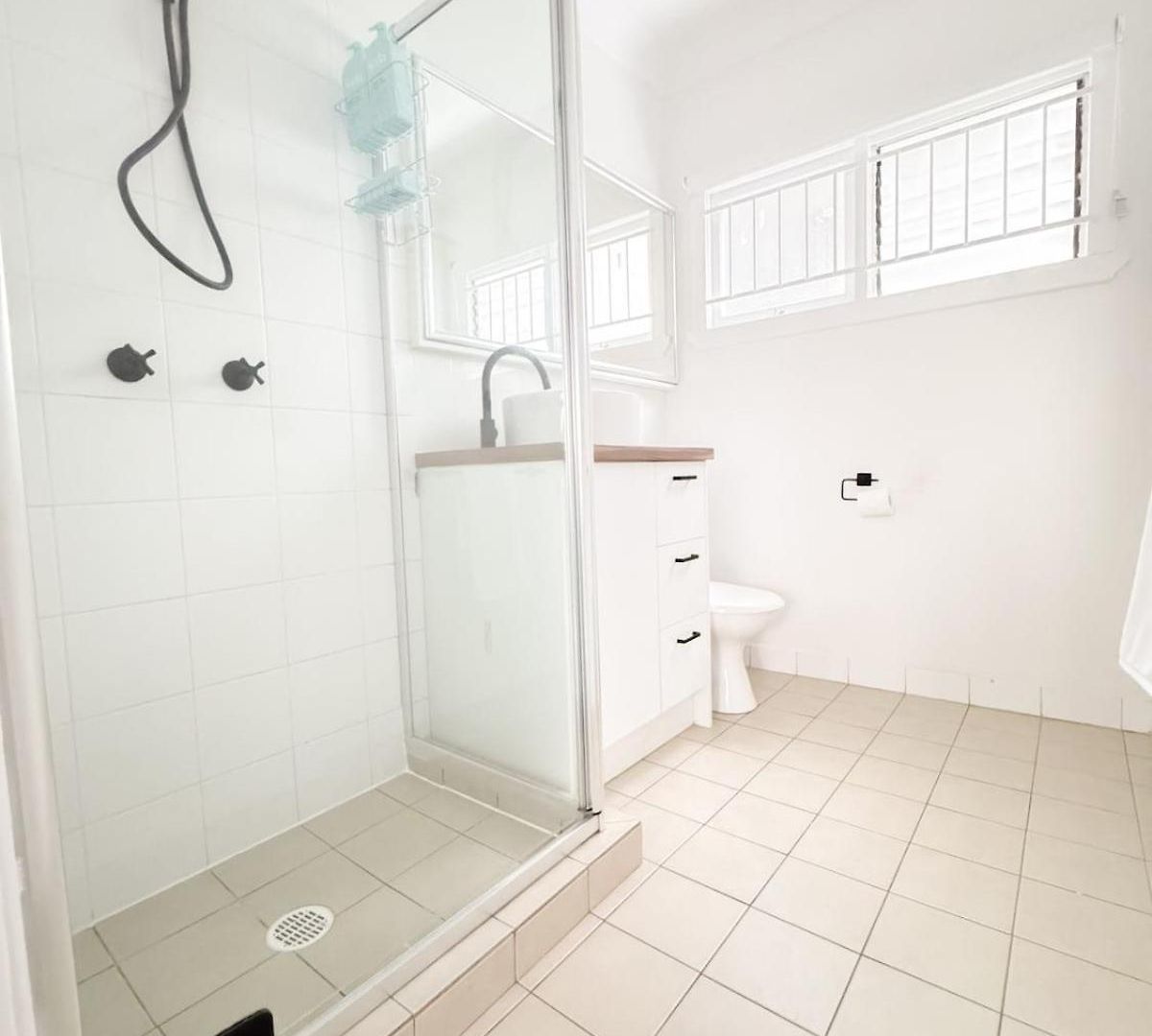 Apartment Cbd - 2br - Sleeps 6 - Snacks Wifi - Parking *